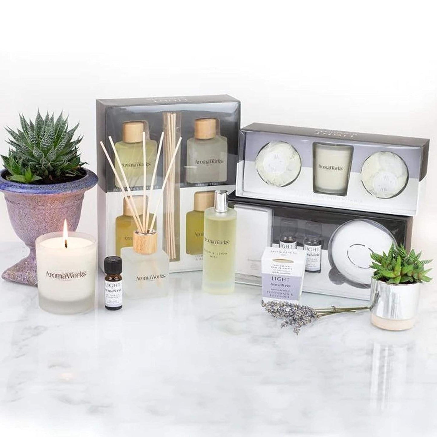 Light Candle Set - Petitgrain and Lavender by Aromaworks for Unisex - 3 Pc 2.65oz Candle, 2 Mini AromaBomb