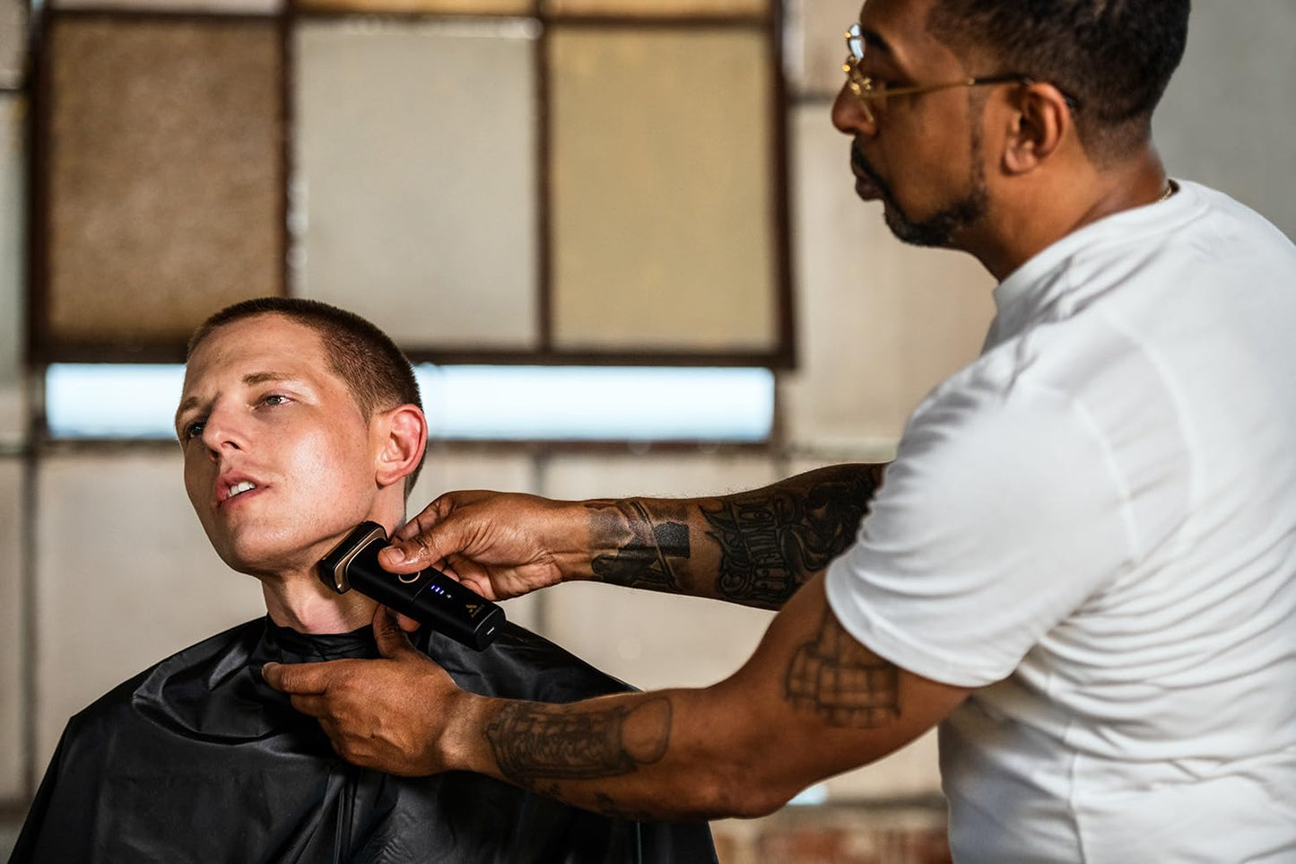 Andis reSURGE Shaver