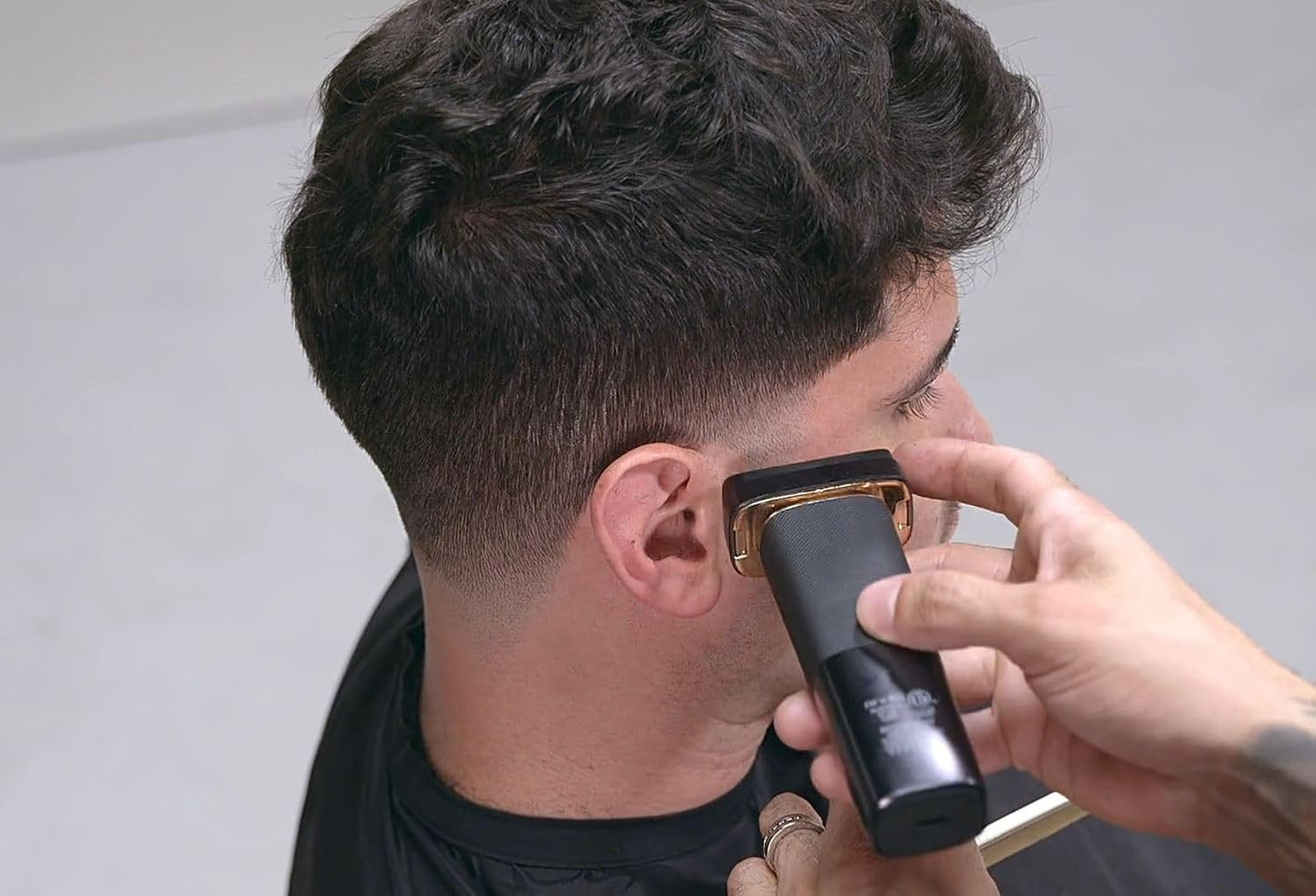 Andis reSURGE Shaver