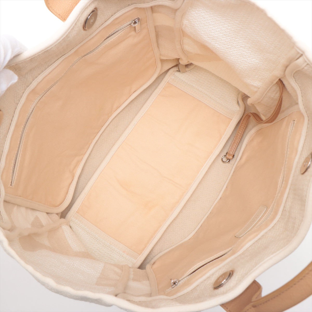 chanel-cc-logo-round-button-stud-earring-hot-pink